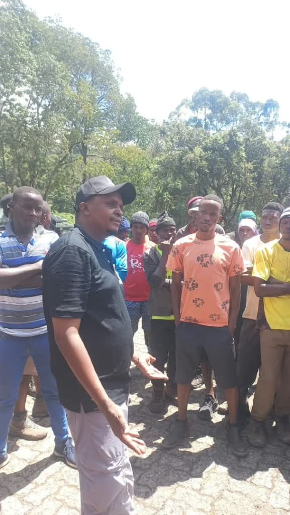 Kiliporters staff leading an outdoor briefing with porters on rights and working conditions